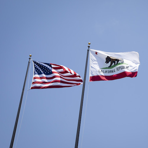 US and California flags