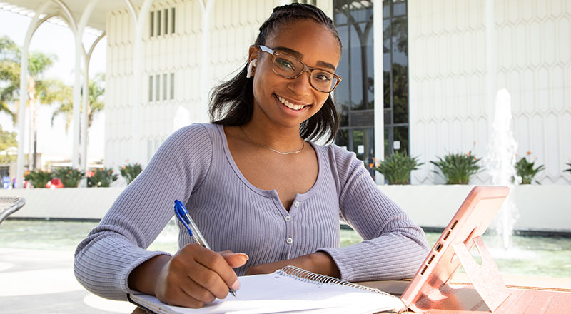 Student studying next to Foley Fountain