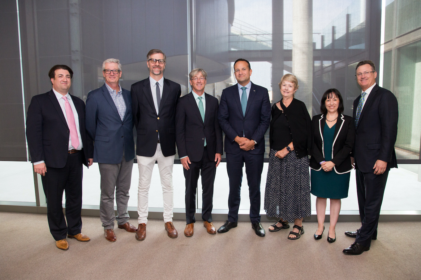 The Irish Prime Minister Leo Varadkar poses with his entourage and LMU faculty