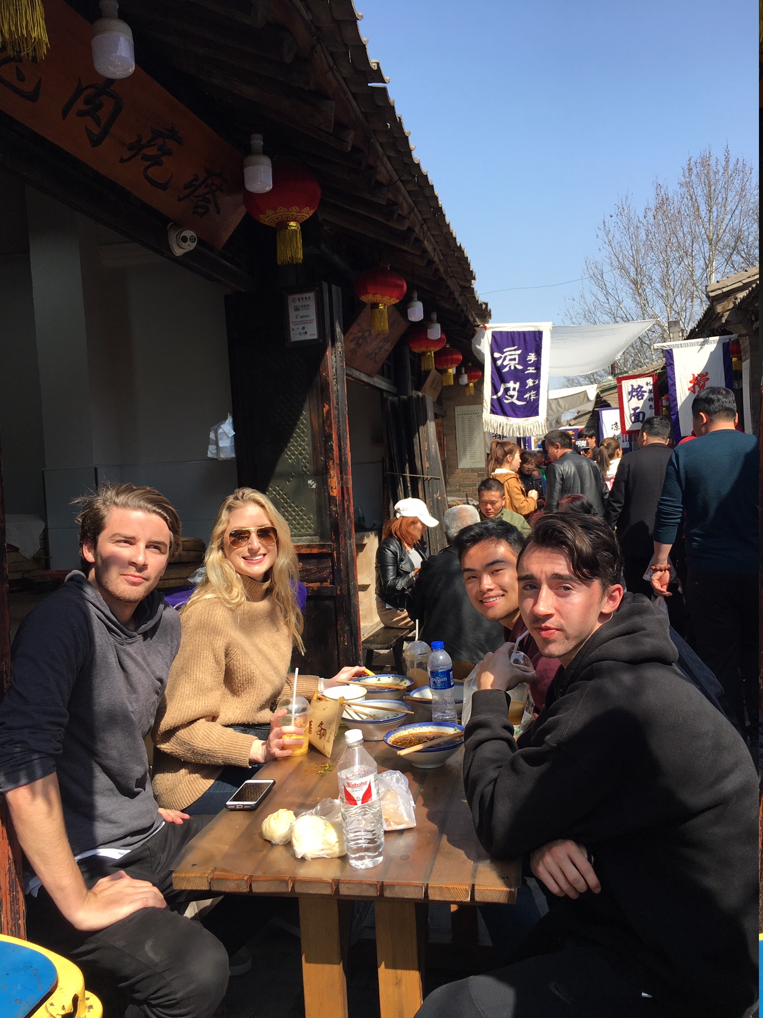 China Immersion Students eat in traditional shop.