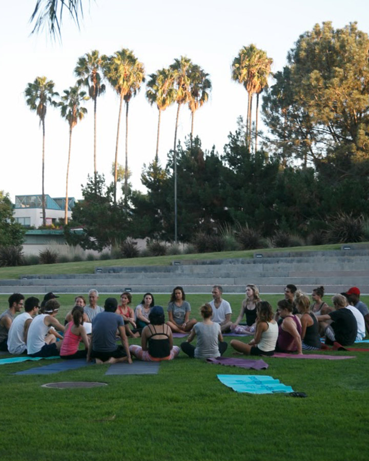 Circle of people discussing at LMU