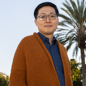 Heangjin Park palm trees backdrop