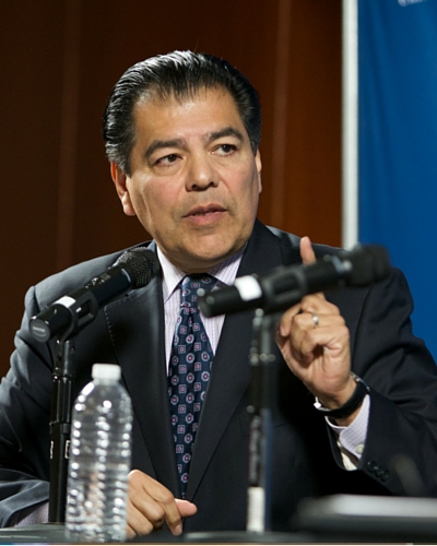 Fernando Guerra speaking at an event